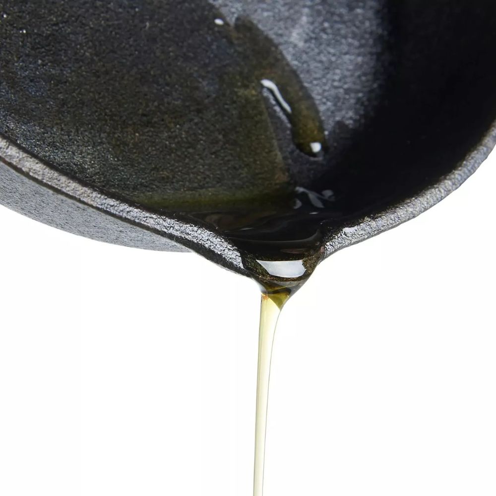Schwarze Gusseisenpfanne