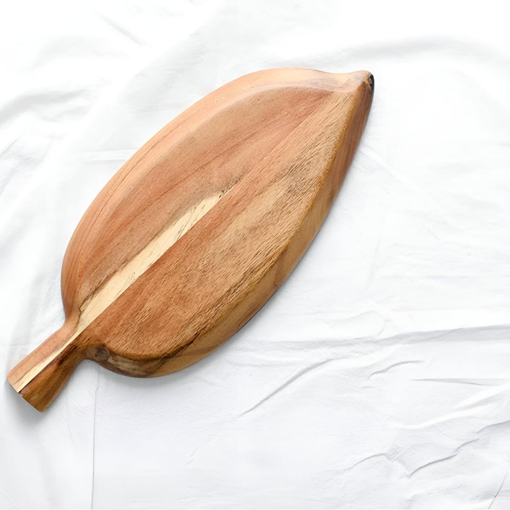 Blattförmige Holzservierplatte