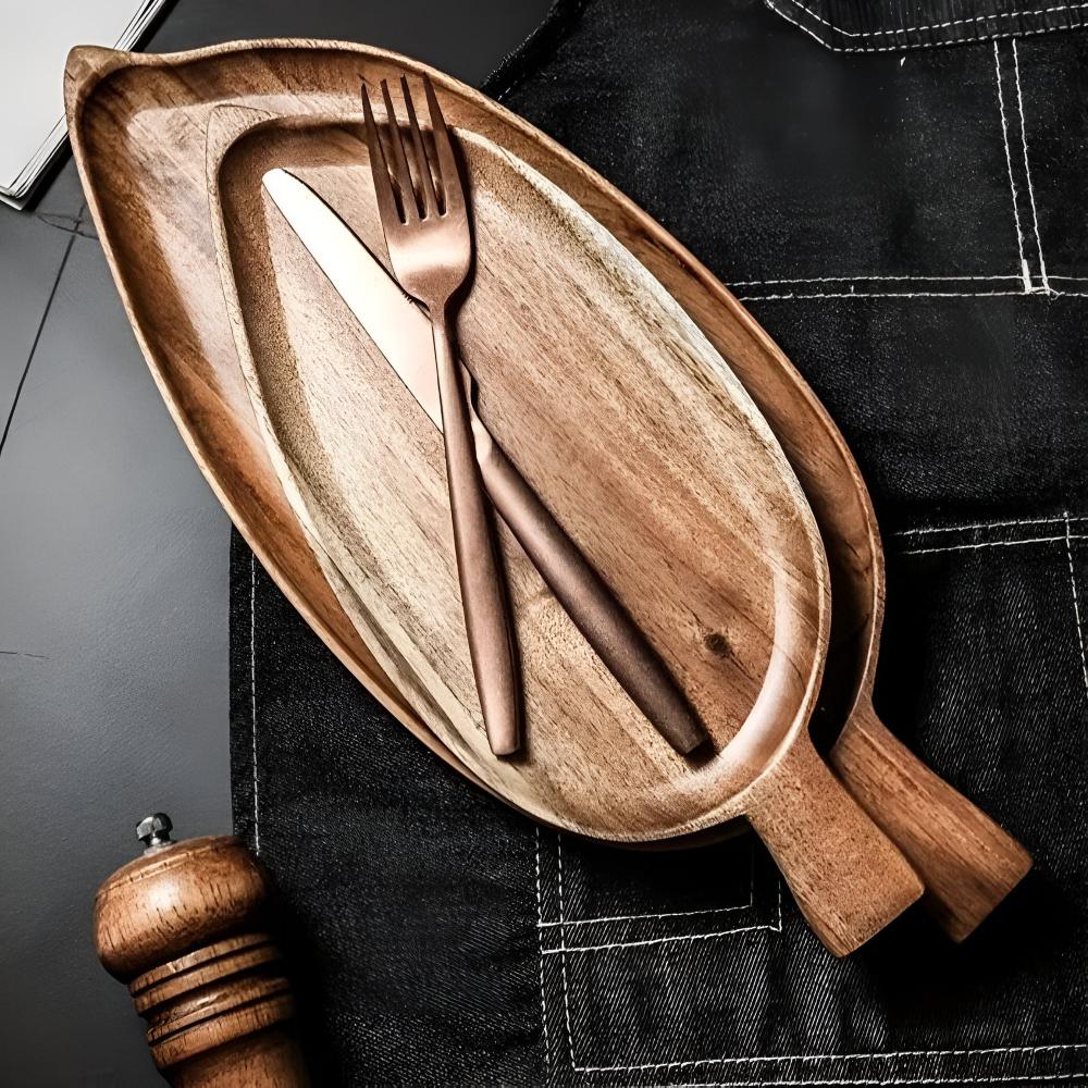Blattförmige Holzservierplatte