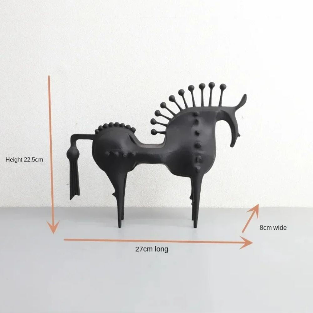 Schwarze Hengst Metallskulptur