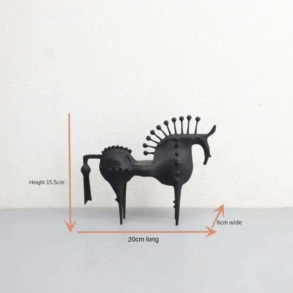 Schwarze Hengst Metallskulptur