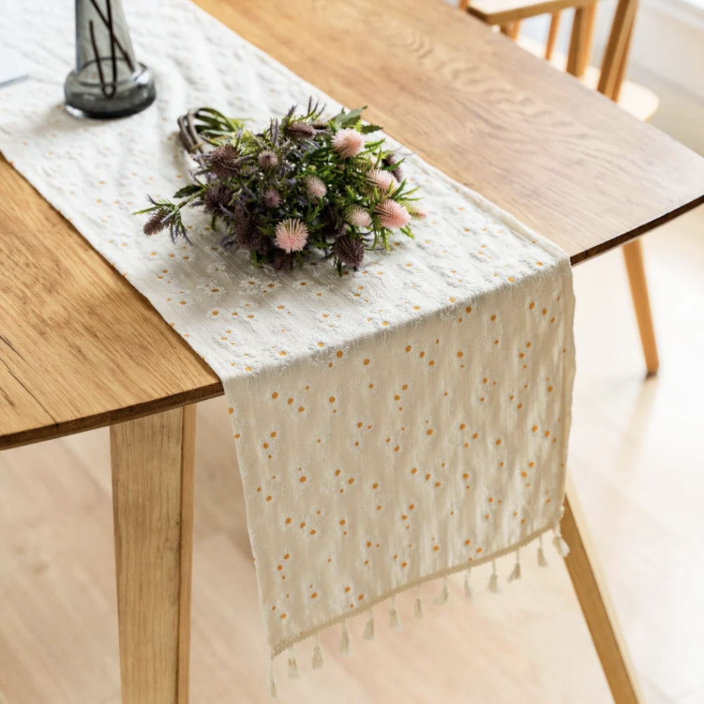 Verspielter Gänseblümchen Bestickter Boho Tischläufer