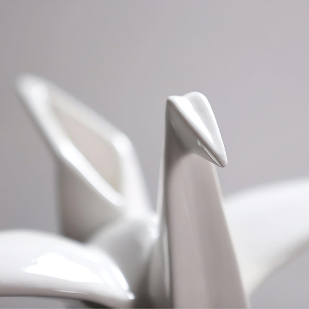 Origami-inspirierte Keramikvogelstatue