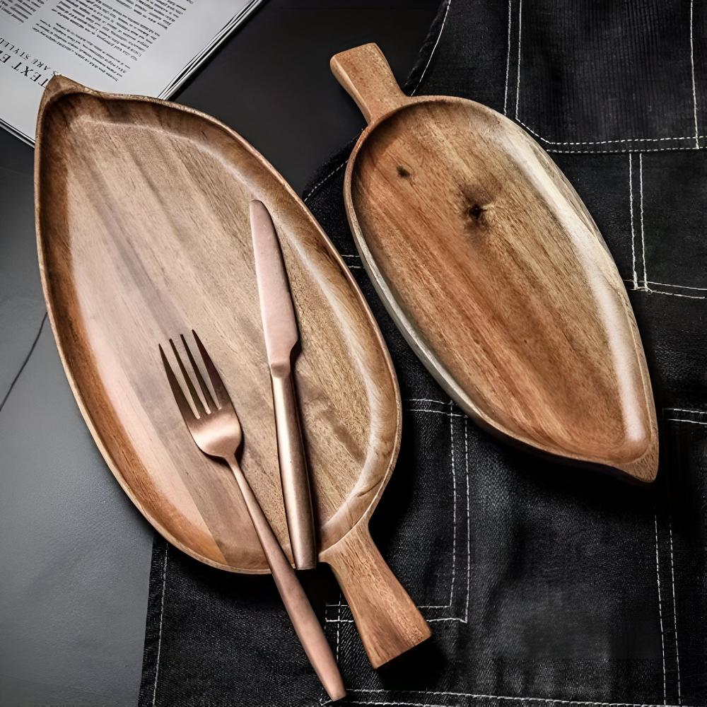 Blattförmige Holzservierplatte