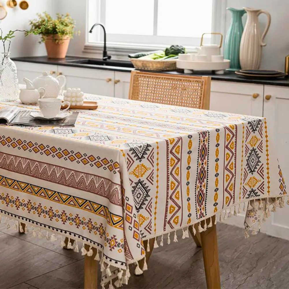 Exquisite Bohemian Tischdecke mit Quasten