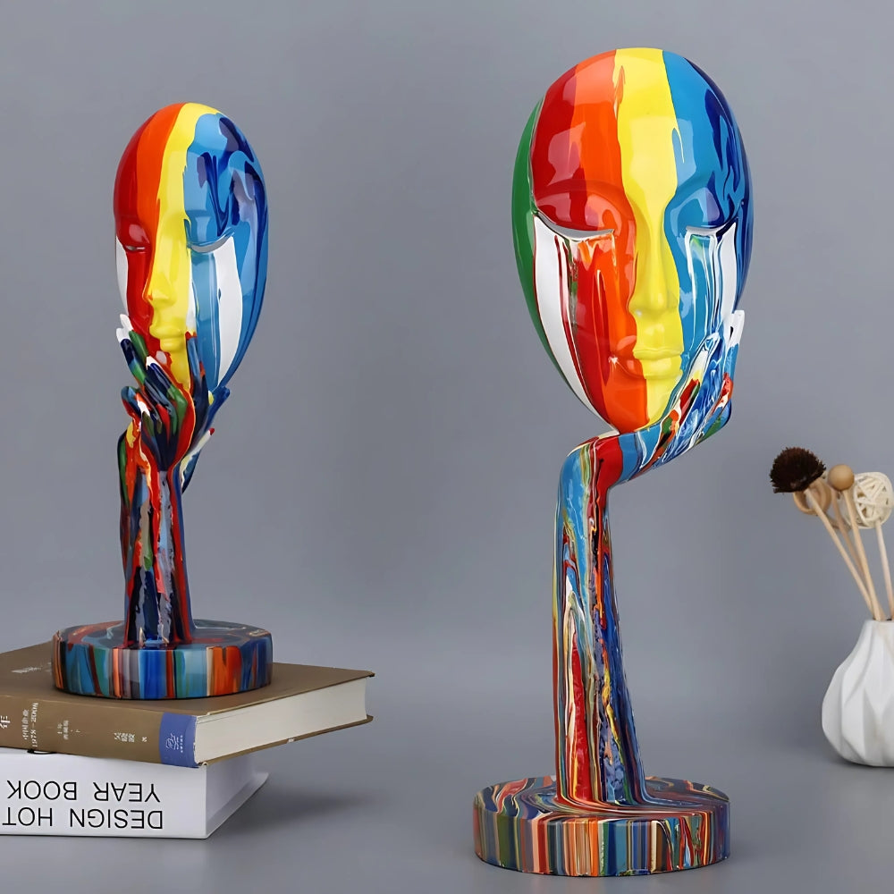 Bunte Kunstskulptur der weiblichen Denkerin