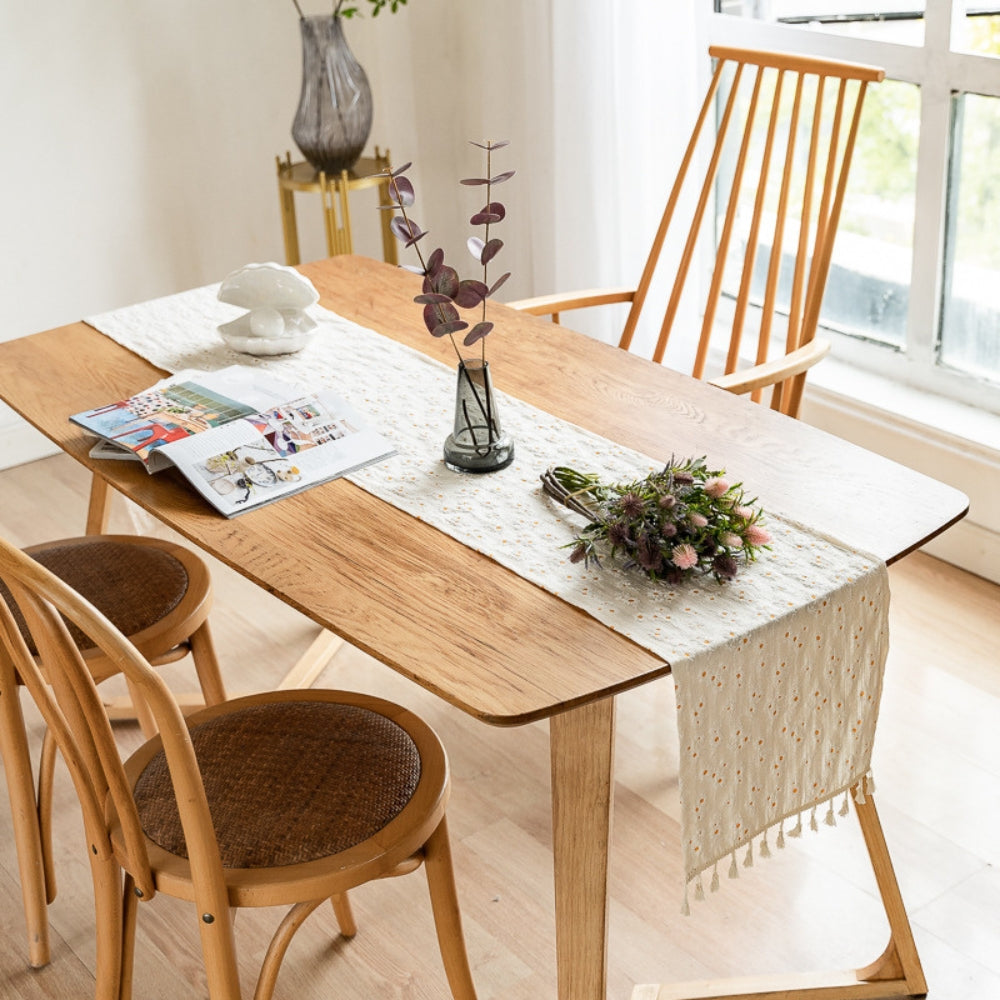 Verspielter Gänseblümchen Bestickter Boho Tischläufer