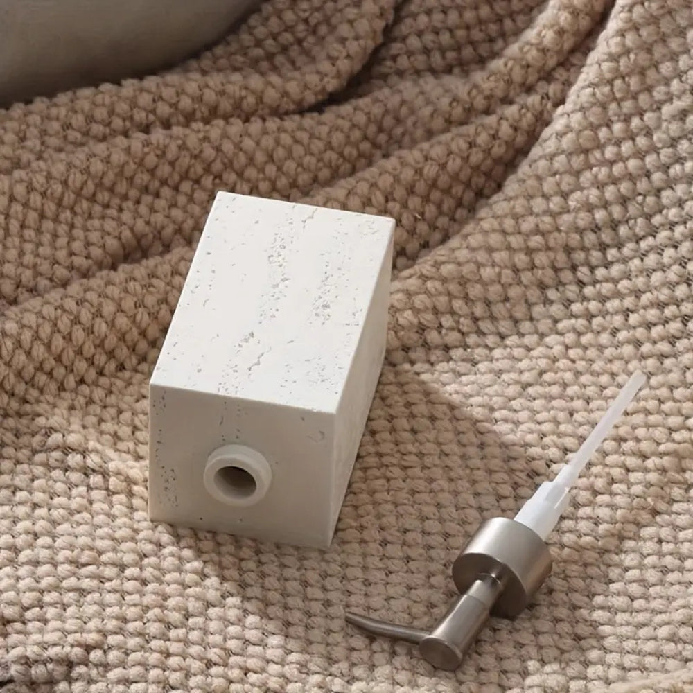 Minimalistischer Resin-Seifenspender