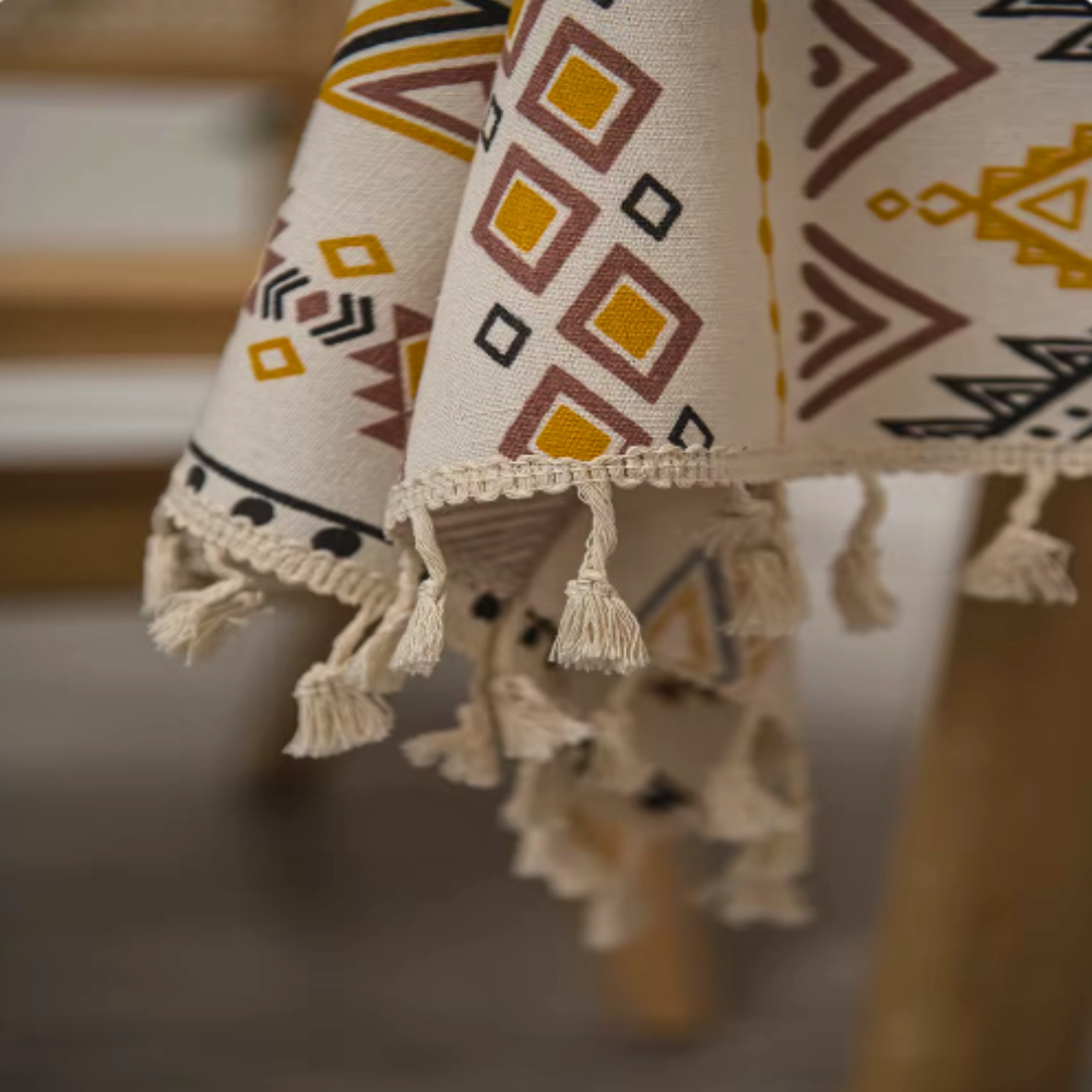 Exquisite Bohemian Tischdecke mit Quasten