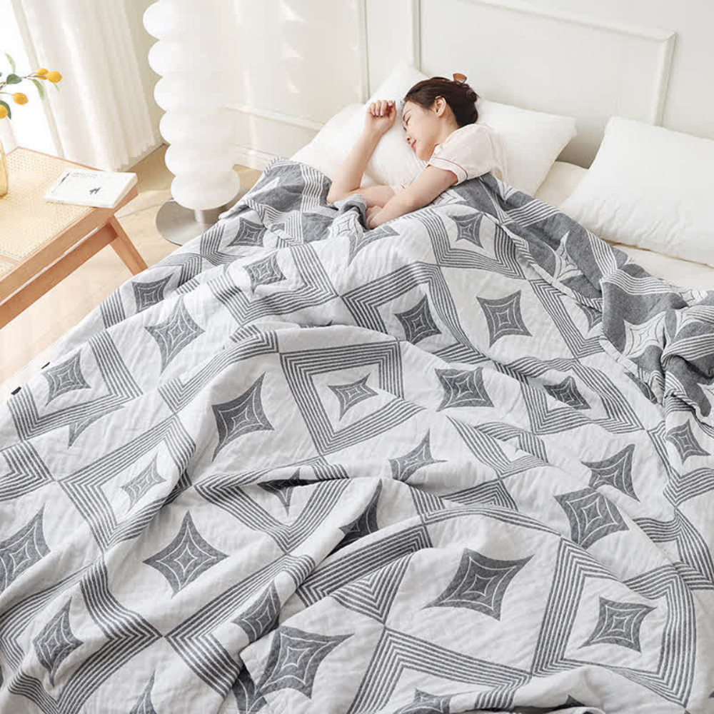 Decke mit diamantgeometrischem Muster