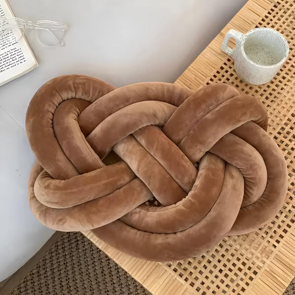 Geflochtenes Plüschkissen