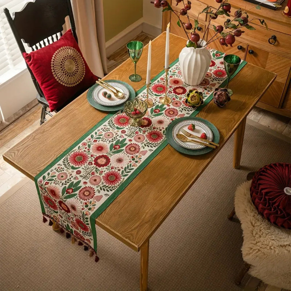 Bestickter Floral Quastentischläufer