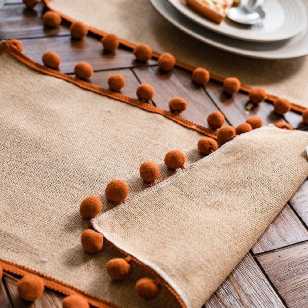 Jute Bohemian Pom-Pom Tischläufer