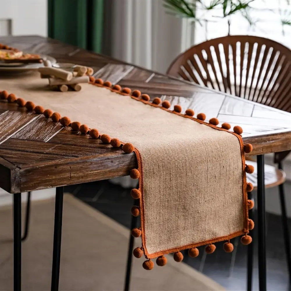 Jute Bohemian Pom-Pom Tischläufer