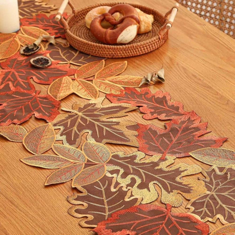 Tischläufer mit Herbstblättern für die Esszimmerdekoration