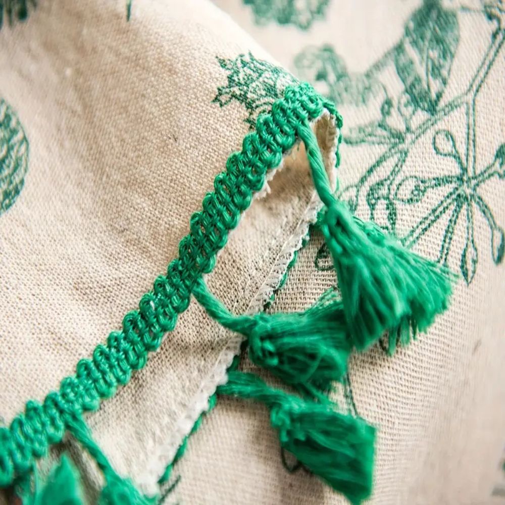 Runde Tischdecke mit Tannenzapfen-Muster