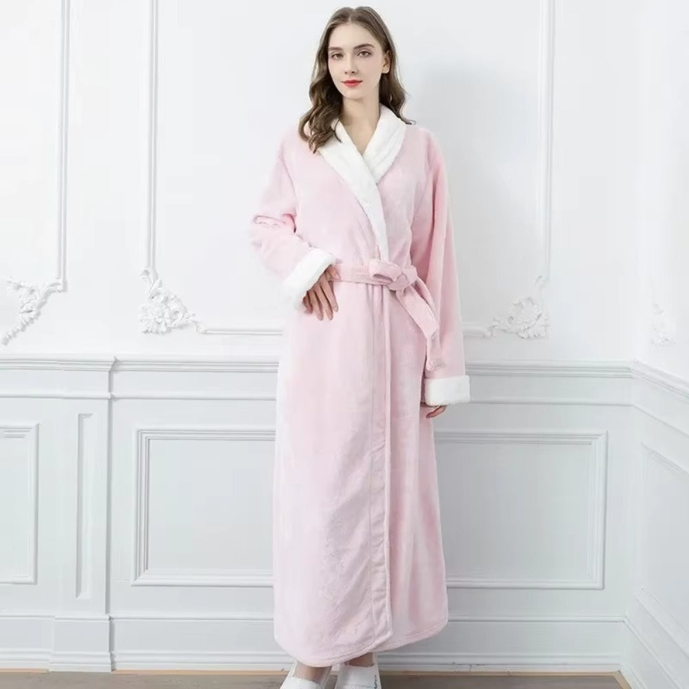 Plüsch-Fleece-Bademantel mit Kontrastbesatz