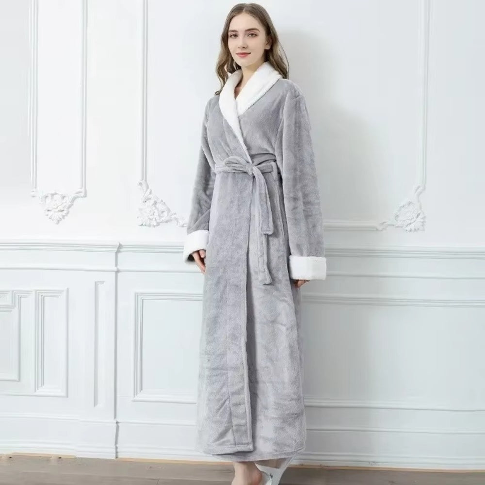Plüsch-Fleece-Bademantel mit Kontrastbesatz