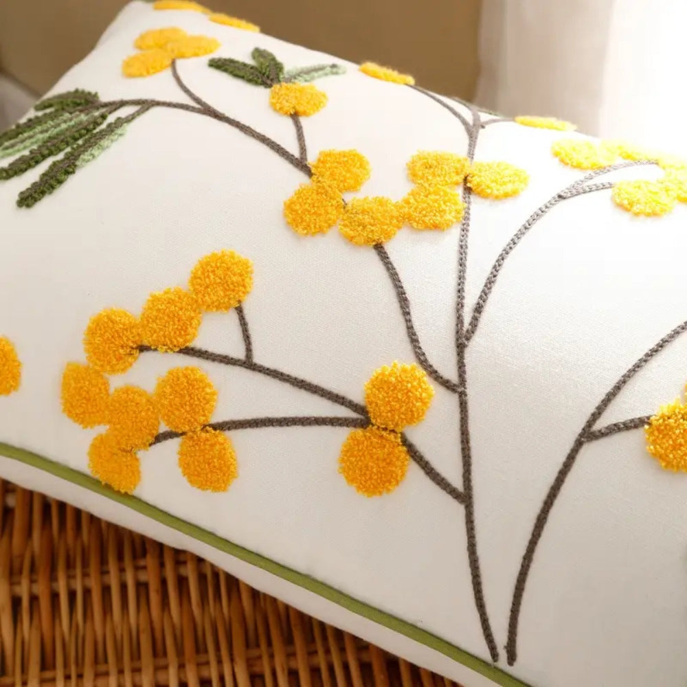 Gelbe Blüten- und Blattstickerei Kissenbezug
