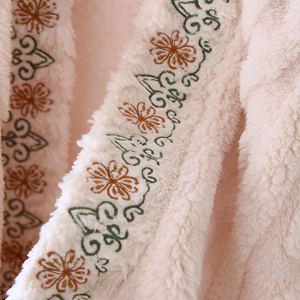 Bestickter warmer Fleece-Schal
