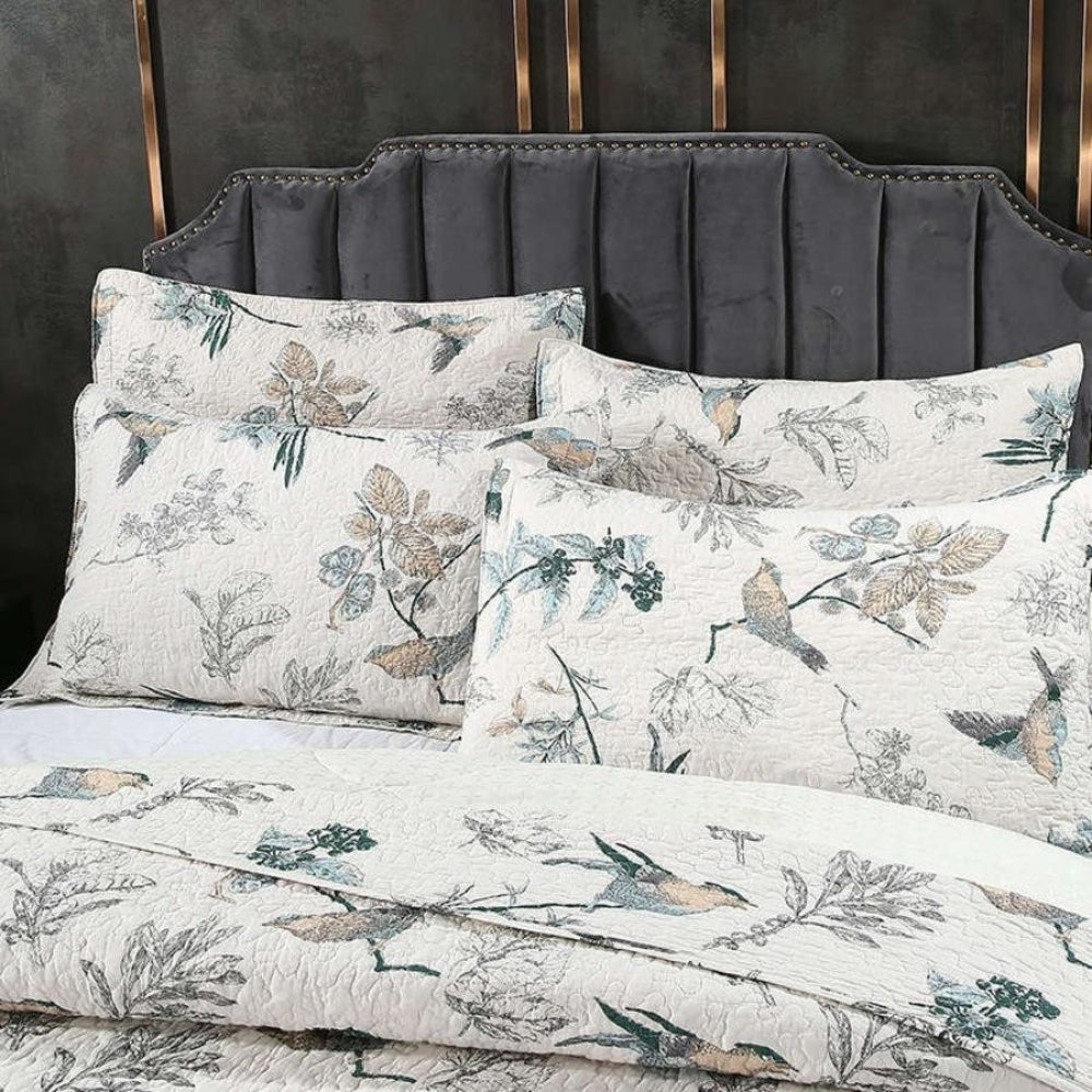 Elegante Blumenbettdecke