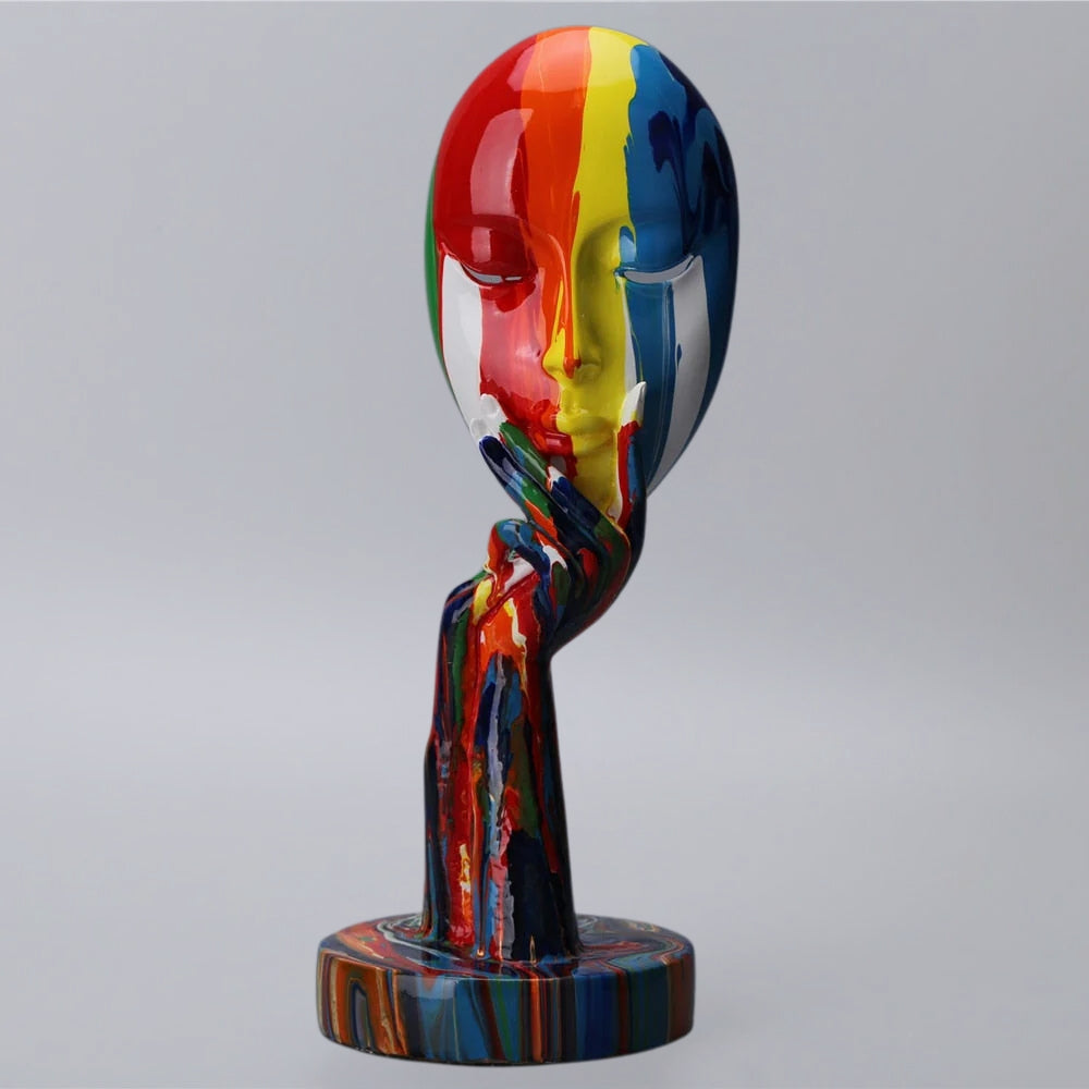 Bunte Kunstskulptur der weiblichen Denkerin