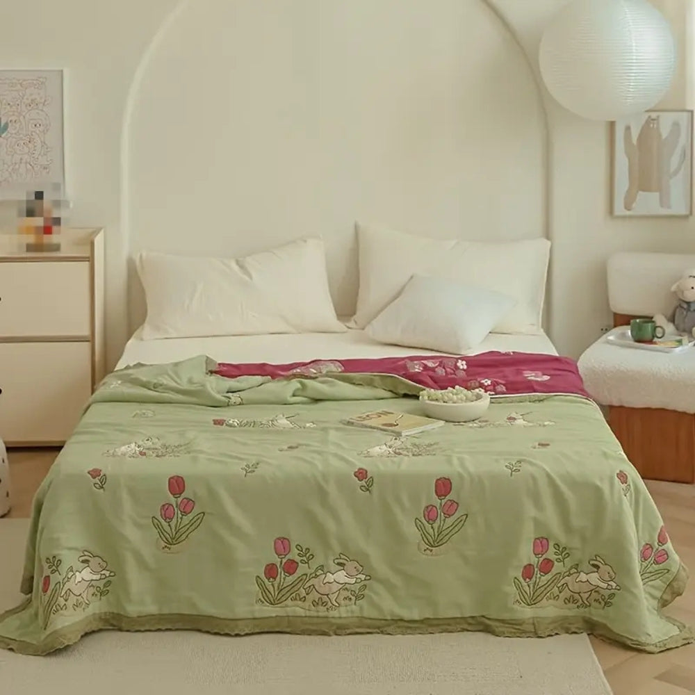 Bestickte Bunny Floral Baumwolldecke