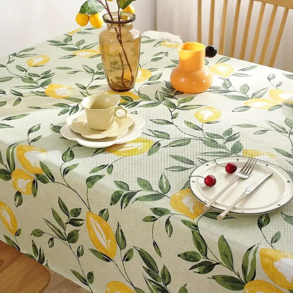 Tischdecke mit Zitronenblättern