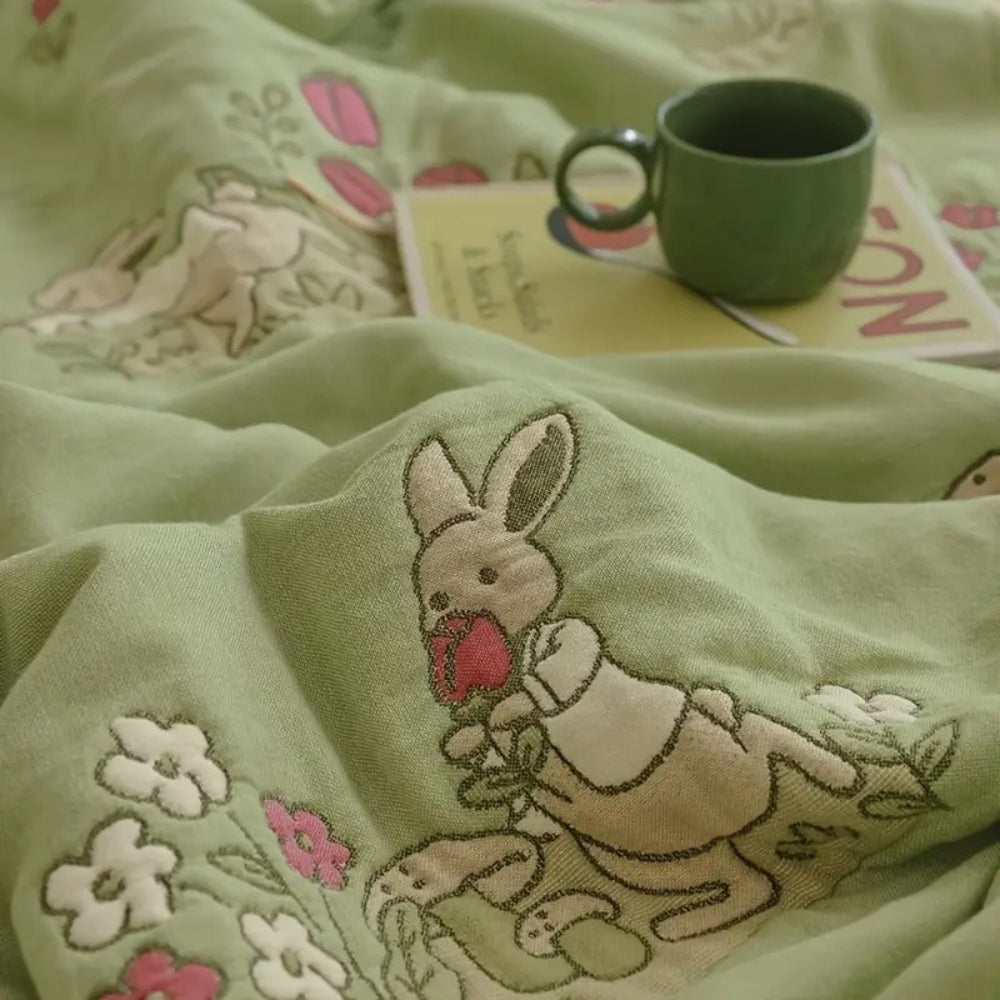 Bestickte Bunny Floral Baumwolldecke