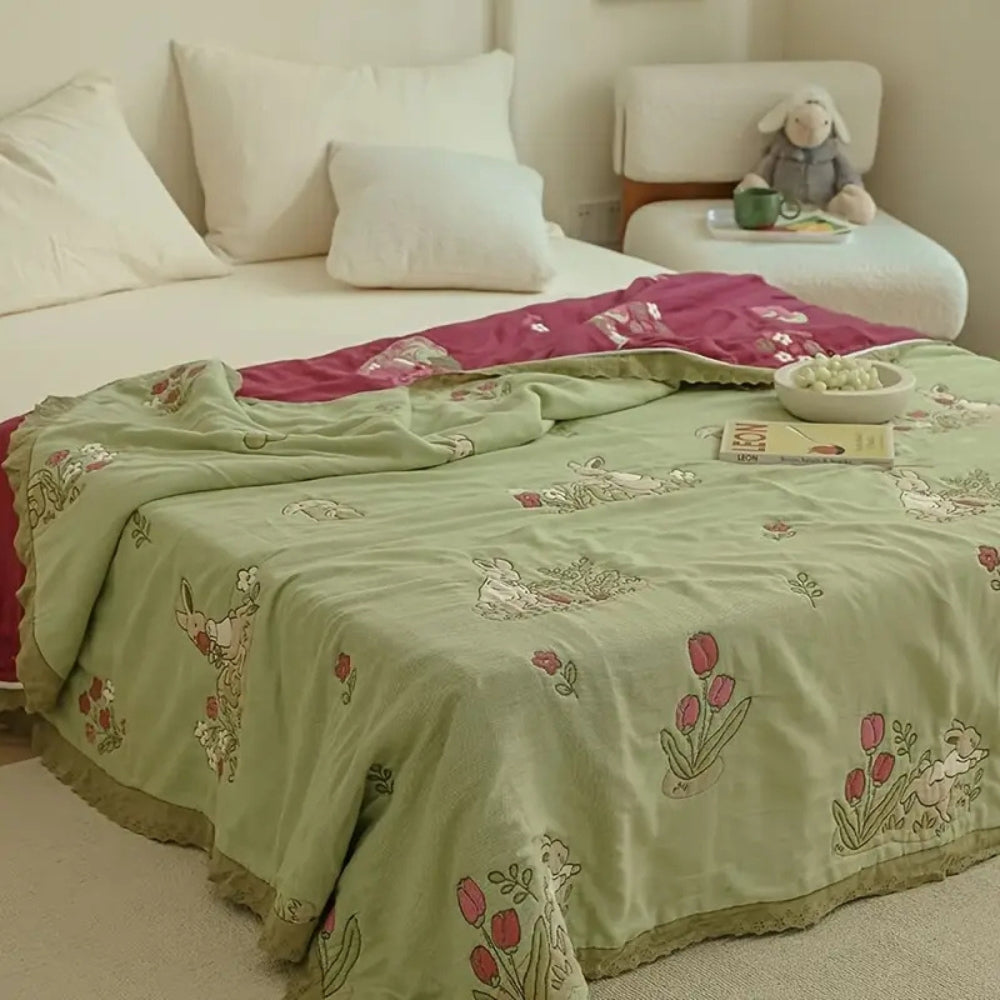 Bestickte Bunny Floral Baumwolldecke