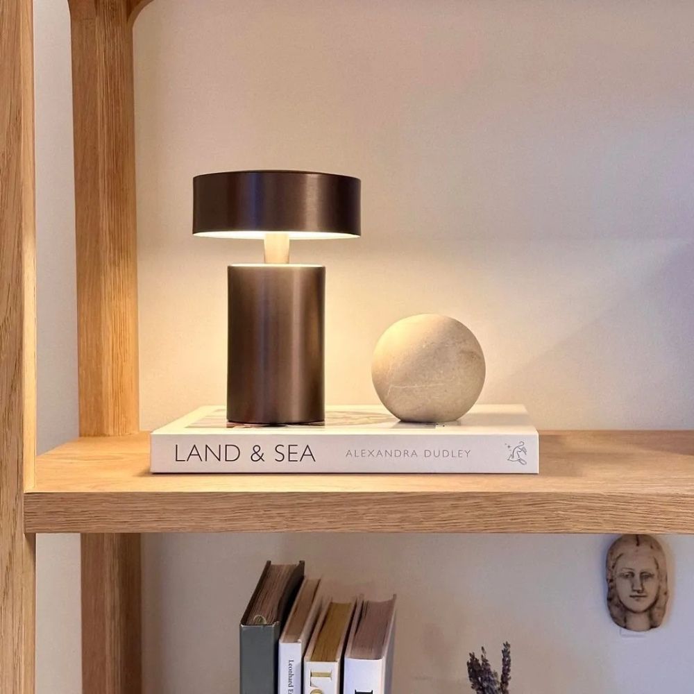 Lumé Säulen-LED-Tischlampe