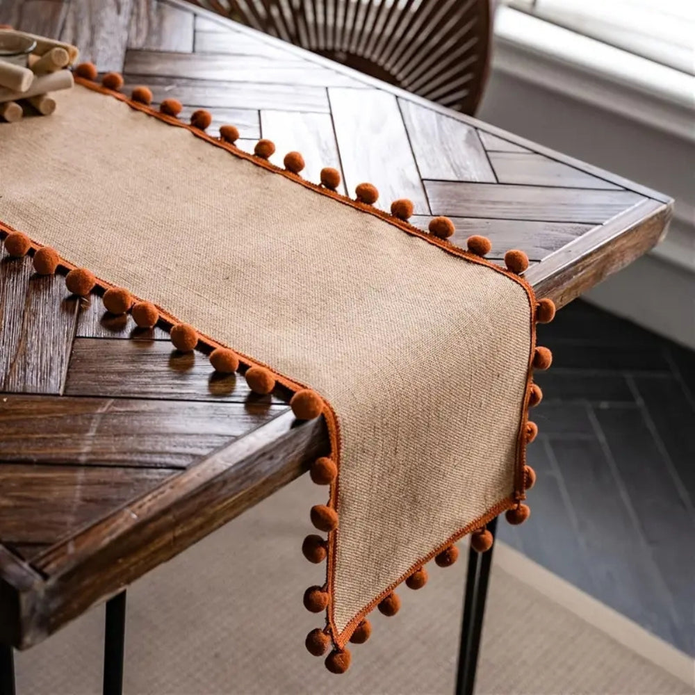 Jute Bohemian Pom-Pom Tischläufer