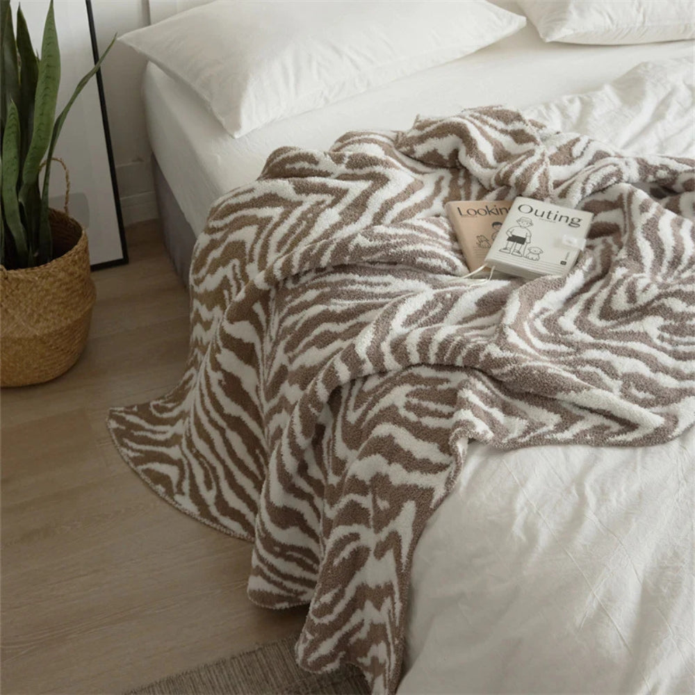 Gestrickte Zebra-Muster-Decke