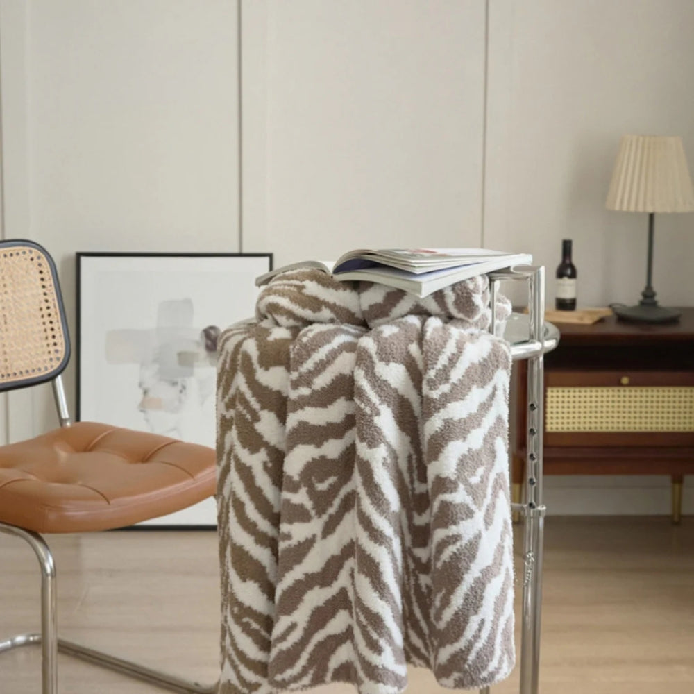 Gestrickte Zebra-Muster-Decke