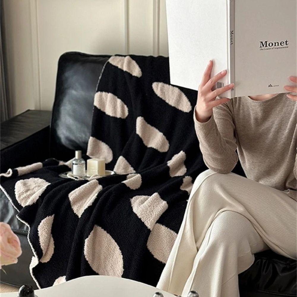 Moderne Pünktchen Fleece-Decke