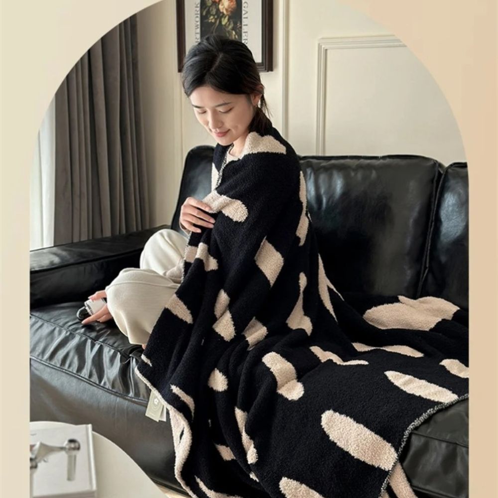Moderne Pünktchen Fleece-Decke