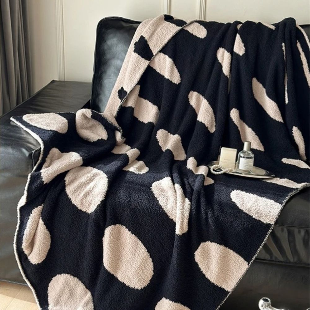 Moderne Pünktchen Fleece-Decke