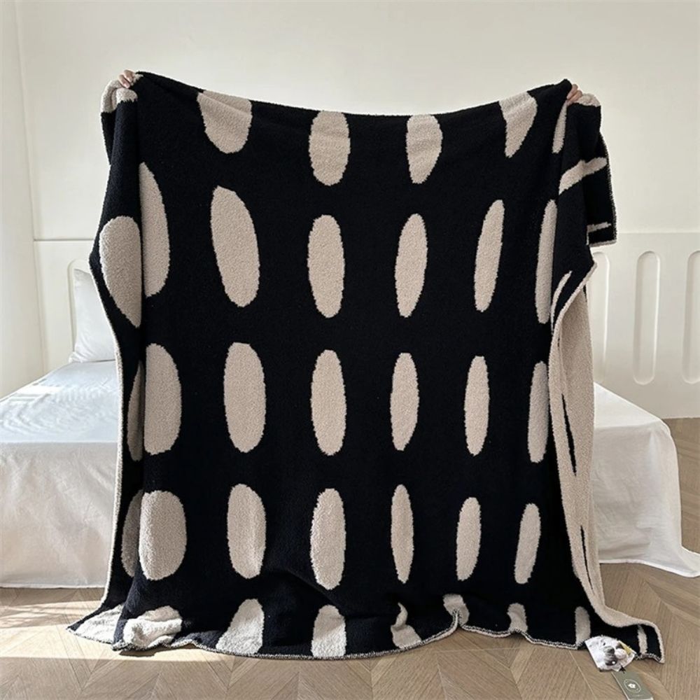 Moderne Pünktchen Fleece-Decke