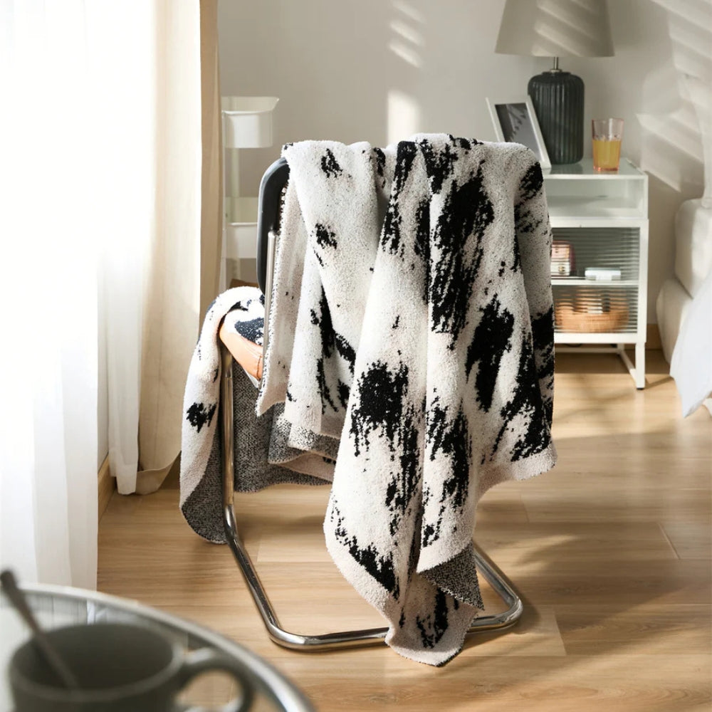 Velora Schwarz Weiß Fuzzy Strickdecke