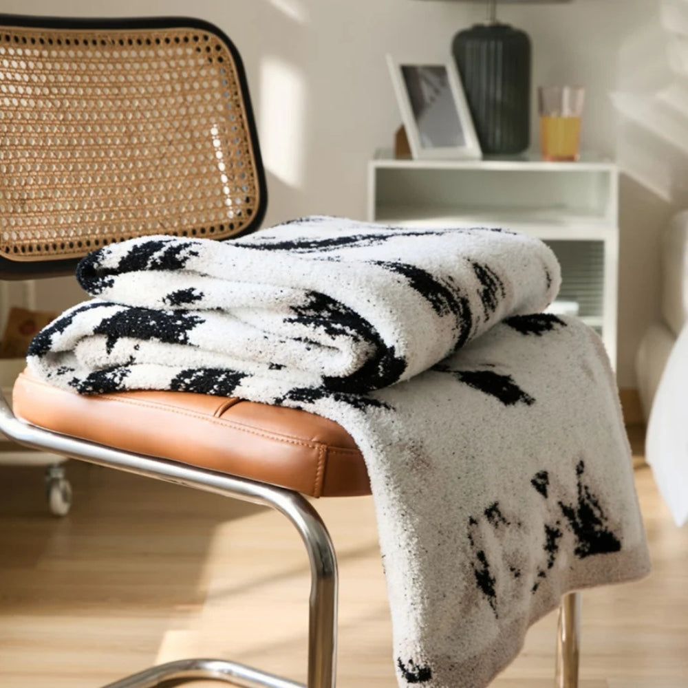 Velora Schwarz Weiß Fuzzy Strickdecke