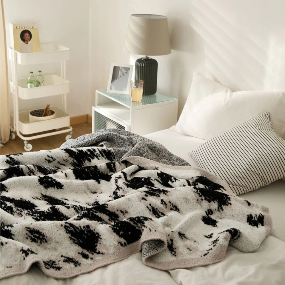 Velora Schwarz Weiß Fuzzy Strickdecke