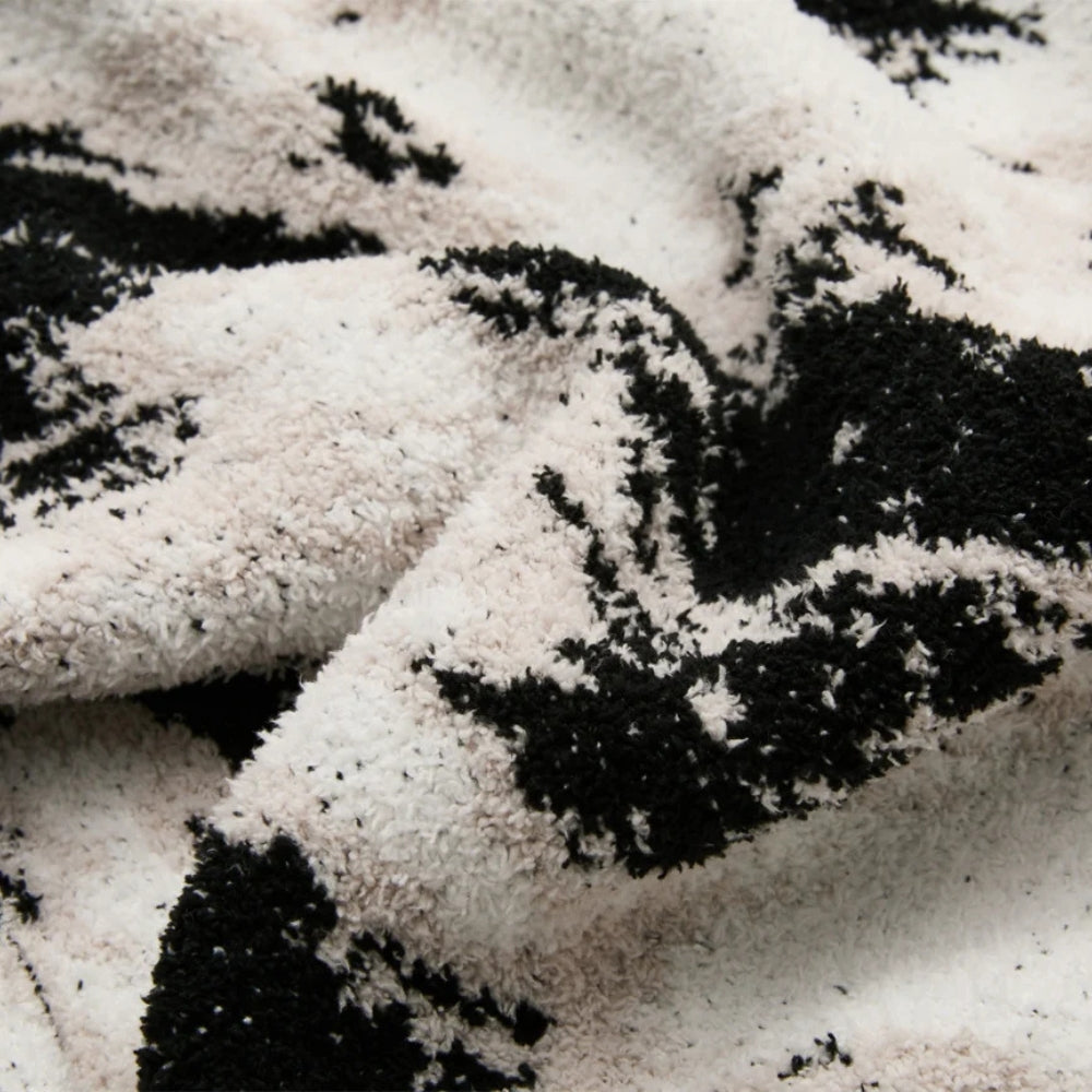 Velora Schwarz Weiß Fuzzy Strickdecke