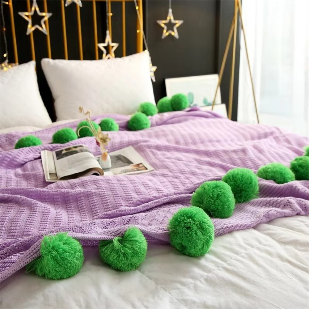 Whimsy Fluffy Pom-Pom Macaron Decke