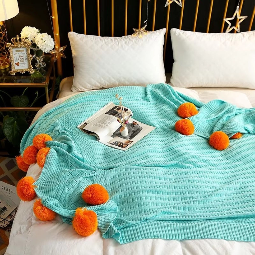 Whimsy Fluffy Pom-Pom Macaron Decke